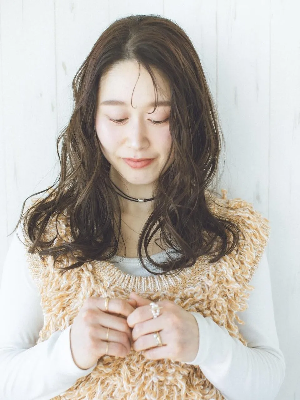 ミディアムウェーブ・薄めバング・大人可愛い・20代30代